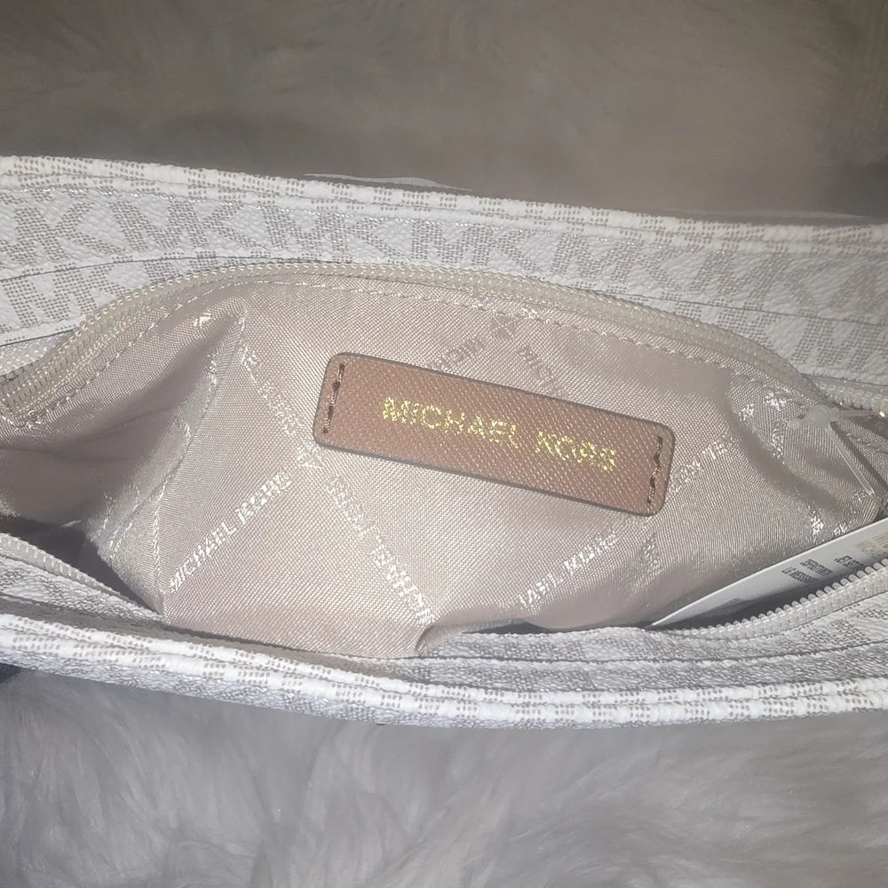 Michael Kors Cream Shoulder Bag - Picture 9 of 13
